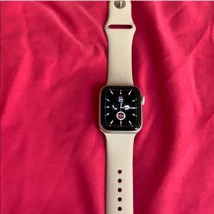 Apple Watch 4 GPS + Cellular Aluminum